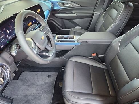 New 2026 Chevrolet Equinox EV LT w/ Convenience Package II FWD image 30