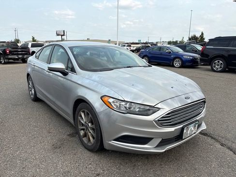 Used 2017 Ford Fusion SE FWD image 9