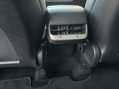 Used 2021 Tesla Model Y Long Range image 34