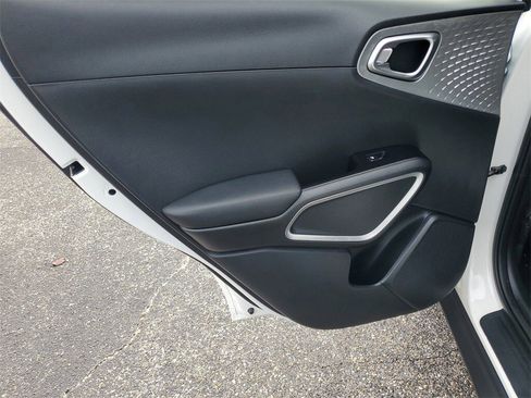 Used 2022 Kia Soul LX image 23