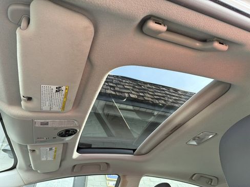 Used 2010 Toyota Prius Five image 15