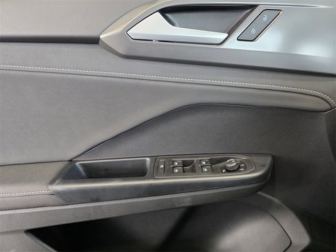 New 2025 Volkswagen Taos SE image 16