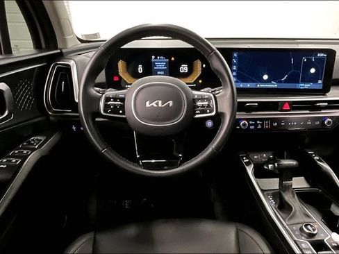 Used 2025 Kia Sorento EX w/ Panoramic Sunroof Package AWD/4WD image 6