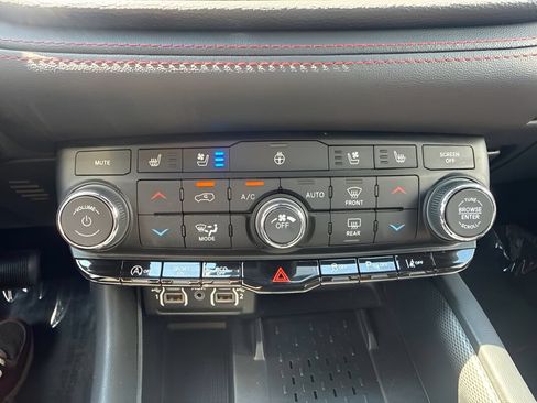 Used 2025 Dodge Durango GT AWD/4WD image 16