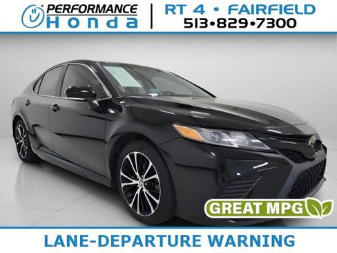 Used 2020 Toyota Camry SE w/ Cold Weather Package image 1