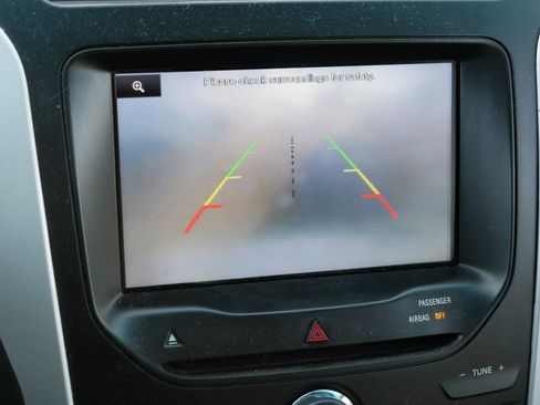 Used 2014 Ford Explorer XLT w/ Equipment Group 202A image 6