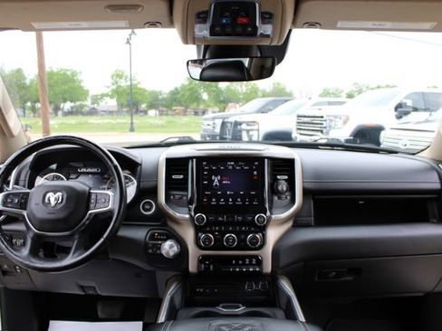 Used 2019 RAM 1500 Laramie AWD/4WD image 17