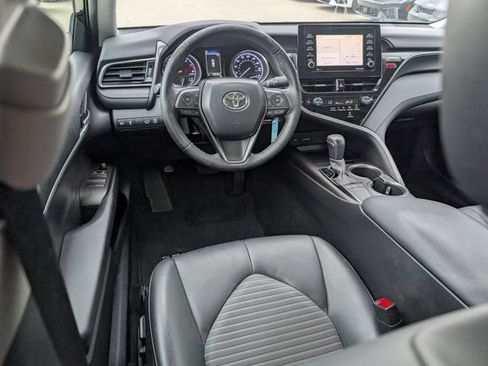 Used 2022 Toyota Camry SE FWD image 12