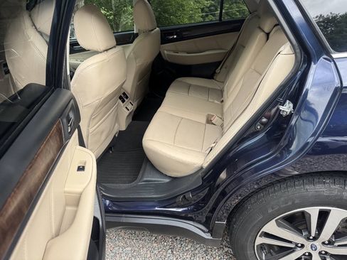 Used 2018 Subaru Outback 2.5i Limited AWD/4WD image 11