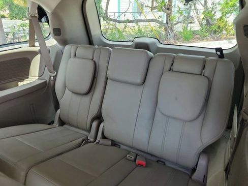 Used 2014 Chrysler Town & Country Touring-L FWD image 15