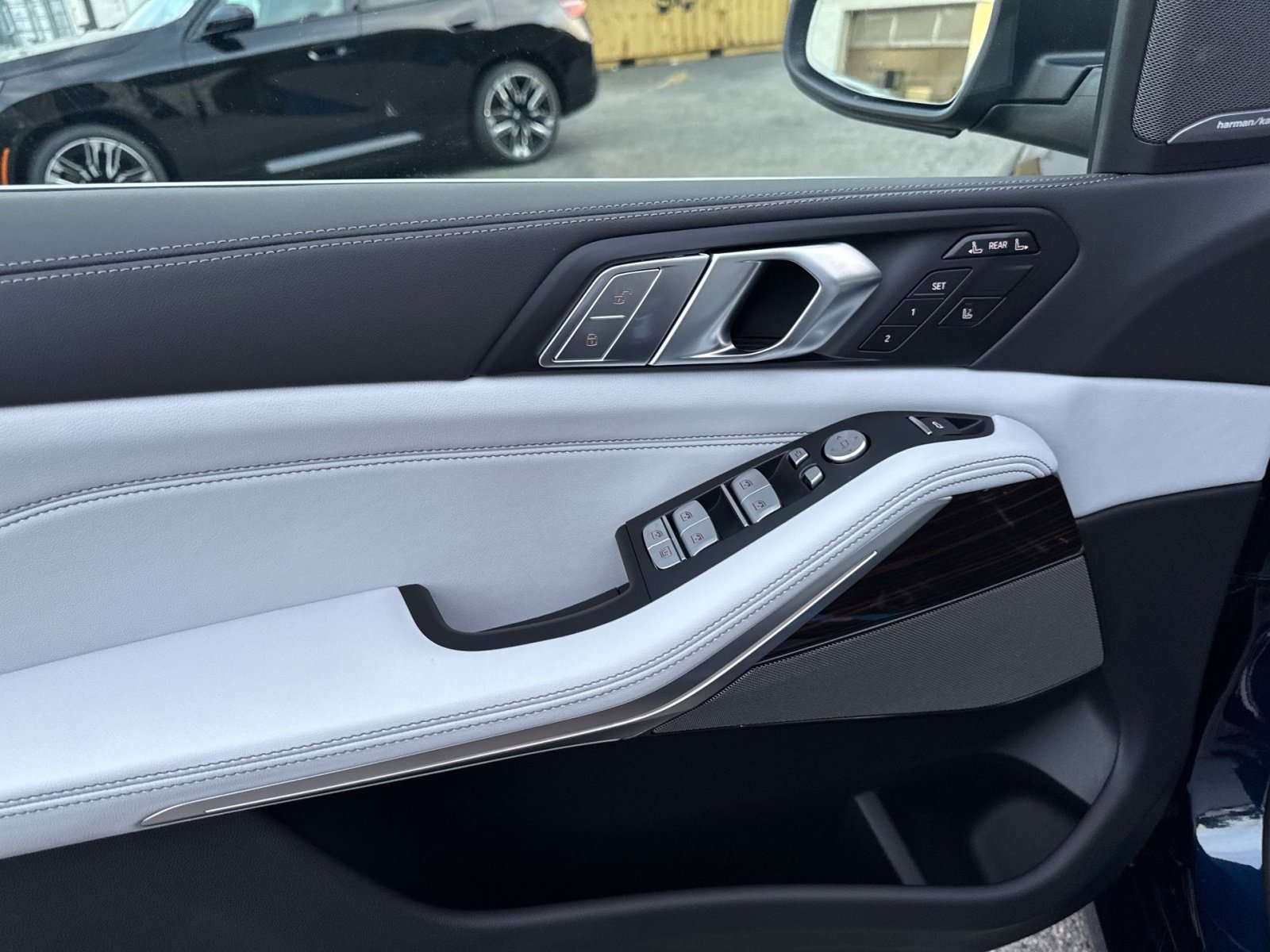 New 2027 BMW X7 xDrive40i AWD/4WD image 9