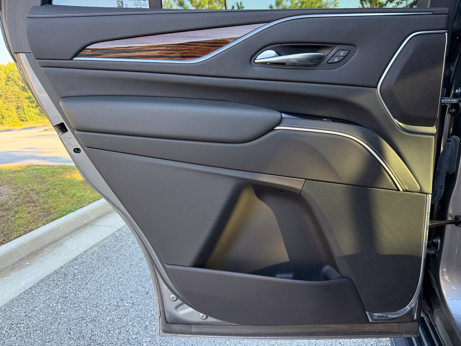 Used 2022 Cadillac Escalade Premium Luxury AWD/4WD image 45