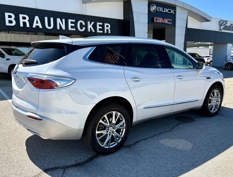 Used 2023 Buick Enclave Essence w/ Experience Buick Package FWD image 3