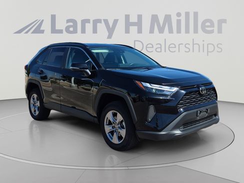 Used 2025 Toyota RAV4 XLE AWD/4WD image 7