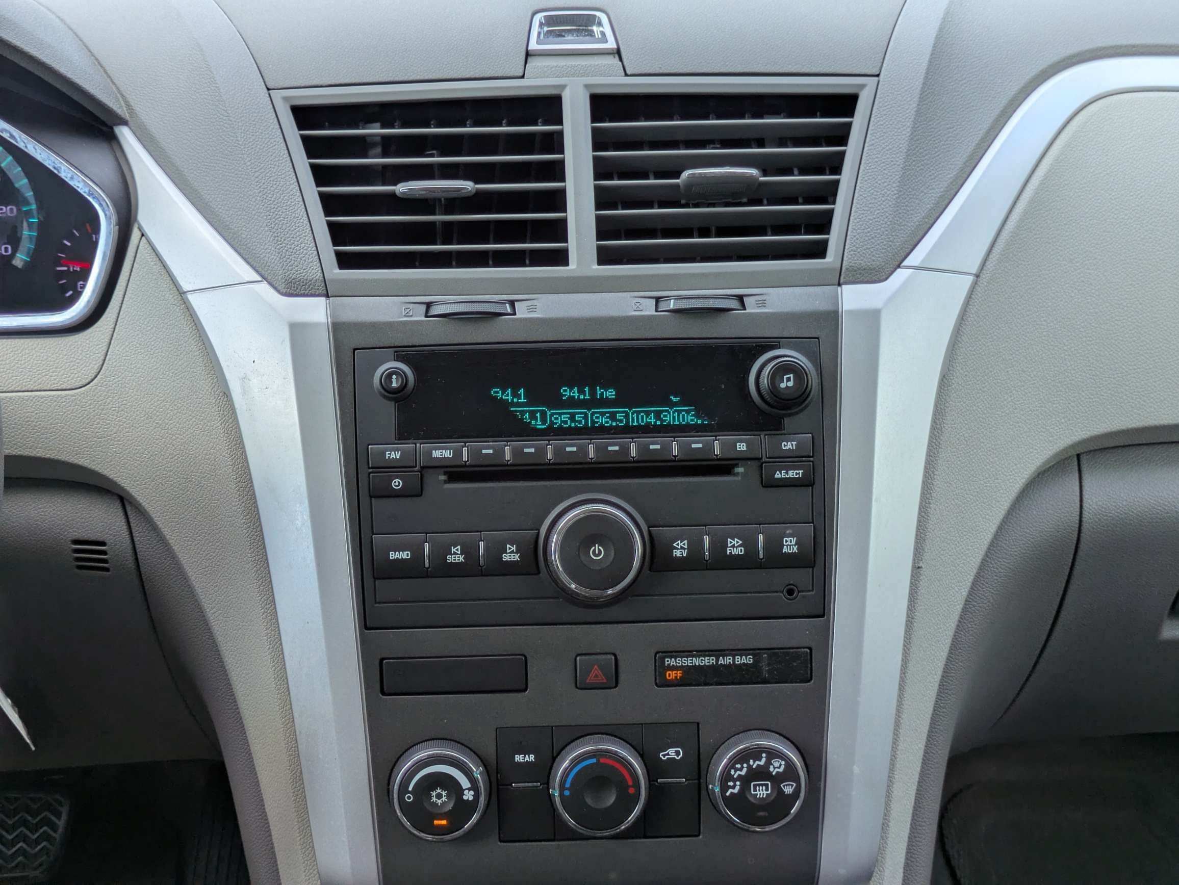 Used 2012 Chevrolet Traverse LS FWD image 17