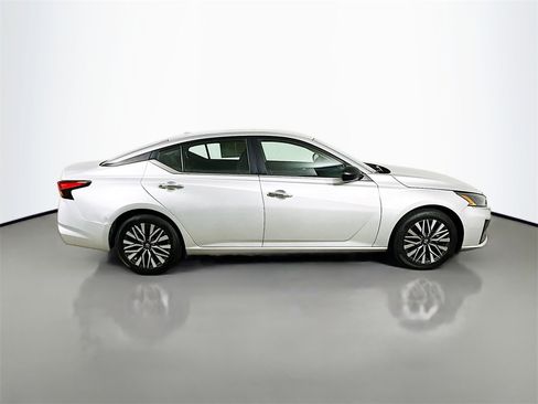 Used 2024 Nissan Altima 2.5 SV image 32