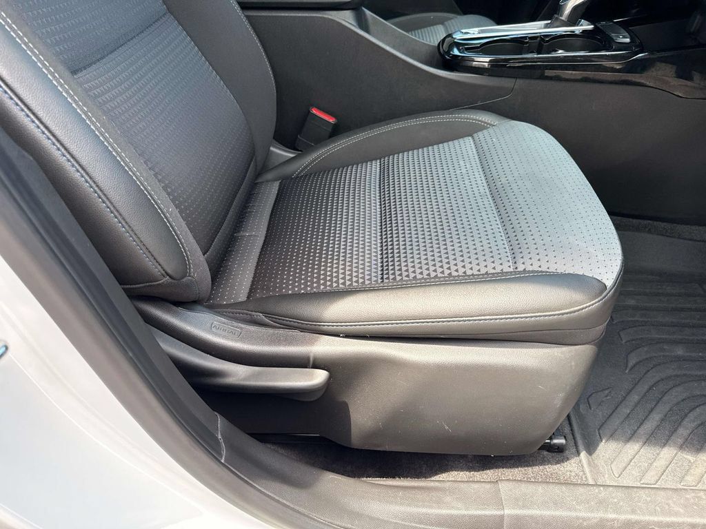 Used 2024 Chevrolet Trax LT FWD image 11