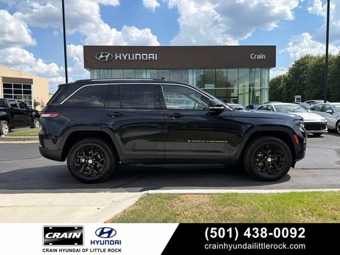 Used 2023 Jeep Grand Cherokee Limited AWD/4WD image 1