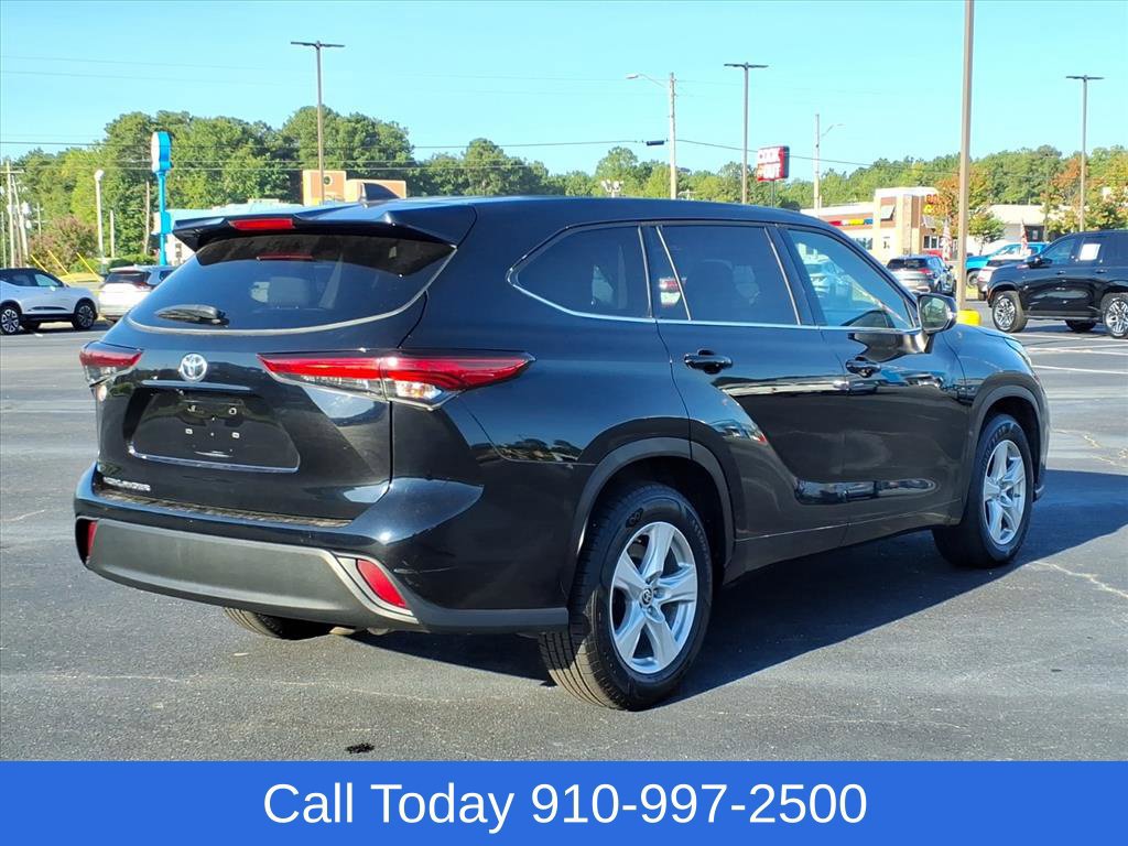 Used 2022 Toyota Highlander L FWD image 5