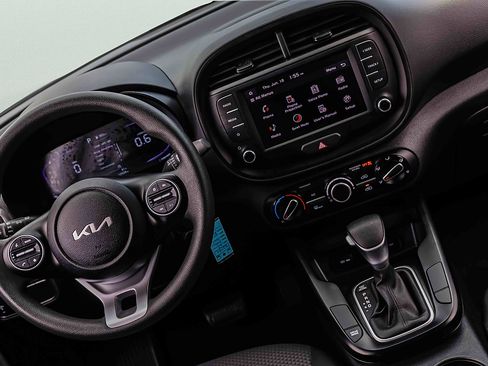 Certified 2025 Kia Soul LX w/ LX Technology Package FWD image 16