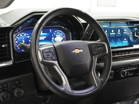 Used 2023 Chevrolet Silverado 1500 LT w/ Z71 Off-Road Package AWD/4WD image 15
