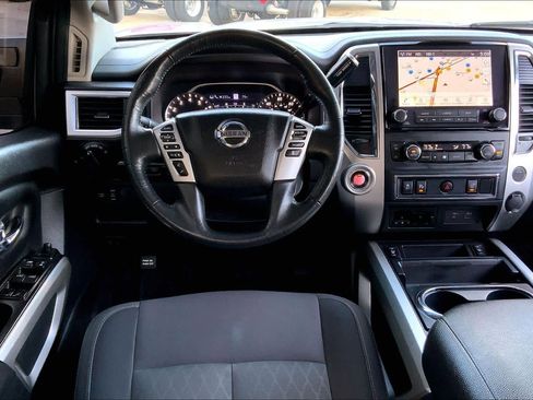 Used 2020 Nissan Titan SV w/ SV Convenience Package image 5