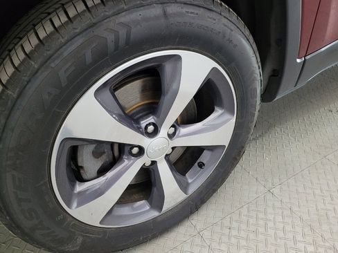 Used 2019 Jeep Cherokee Limited AWD/4WD image 31