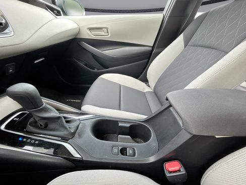 Used 2025 Toyota Corolla LE FWD image 25