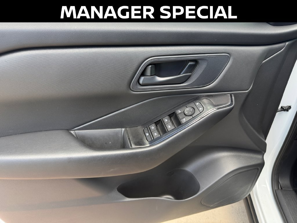 Used 2025 Nissan Rogue S FWD image 11