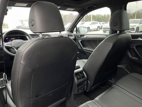 Used 2023 Volkswagen Tiguan SE R-Line image 22