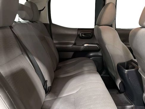 Used 2019 Toyota Tacoma SR5 AWD/4WD image 14