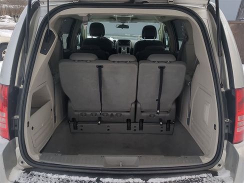 Used 2010 Chrysler Town & Country Touring image 39