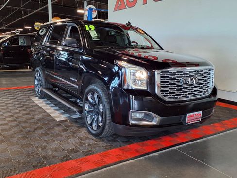 Used 2019 GMC Yukon Denali w/ Denali Ultimate Black Edition AWD/4WD image 2