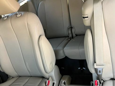 Used 2014 Toyota Sienna XLE FWD image 14