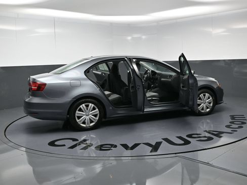 Used 2017 Volkswagen Jetta S w/ Jetta S Cold Weather Package FWD image 25
