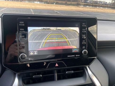 Used 2021 Toyota Venza LE image 25