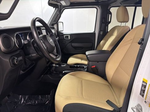 Used 2021 Jeep Gladiator Sport AWD/4WD image 11