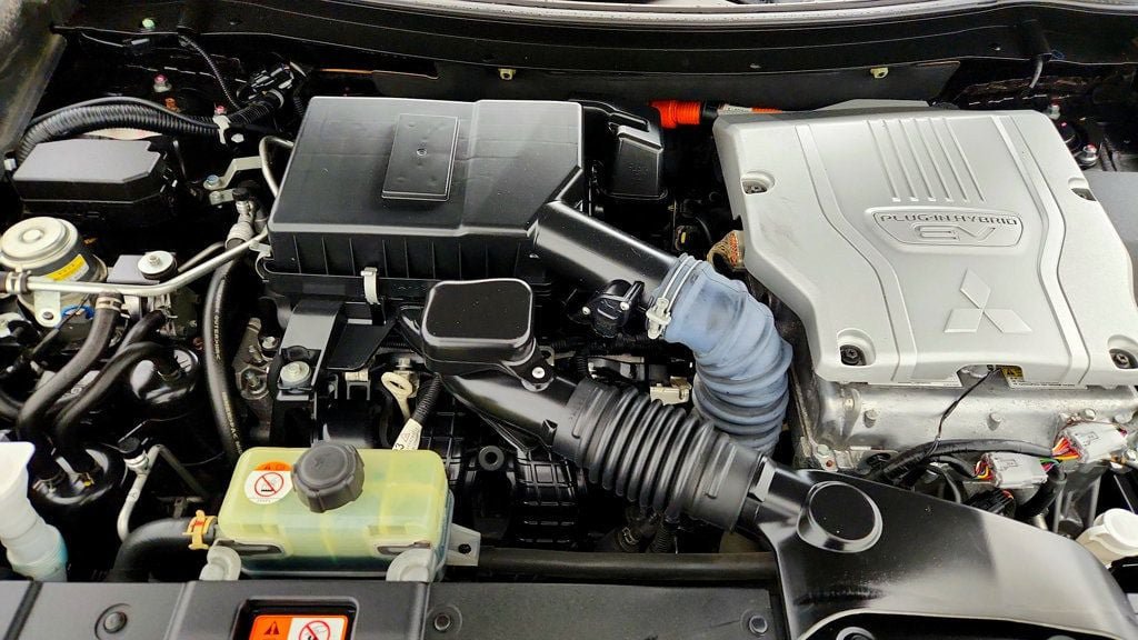 Used 2018 Mitsubishi Outlander SEL AWD/4WD image 26