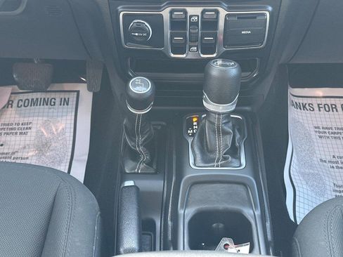 Used 2019 Jeep Wrangler Unlimited Sahara w/ Uconnect 4C Nav & Sound Group image 16