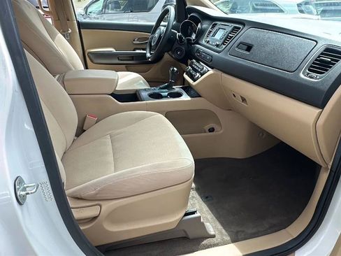 Used 2016 Kia Sedona LX w/ LX Convenience Package FWD image 29