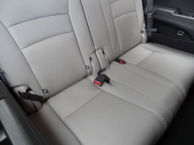 Used 2017 Honda Pilot Touring image 11
