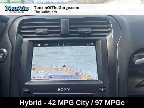 Used 2017 Ford Fusion Energi Titanium FWD image 10