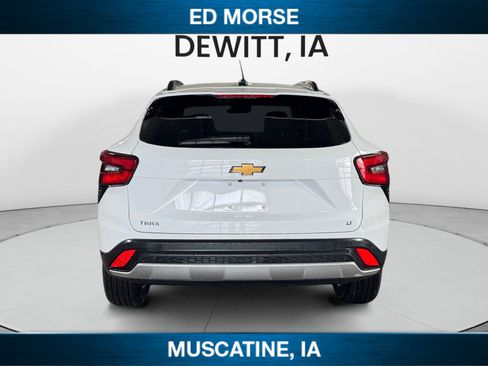Used 2025 Chevrolet Trax LT w/ LT Convenience Package FWD image 4