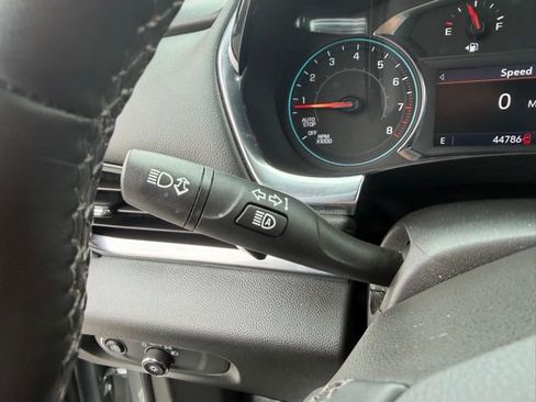 Used 2023 Chevrolet Traverse LT image 23