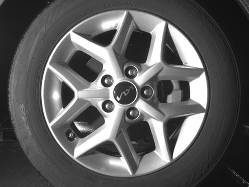 Used 2025 Kia Soul LX w/ LX Technology Package FWD image 13