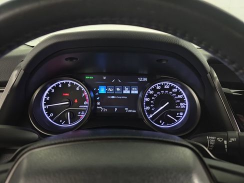 Used 2021 Toyota Camry SE w/ Cold Weather Package AWD/4WD image 11