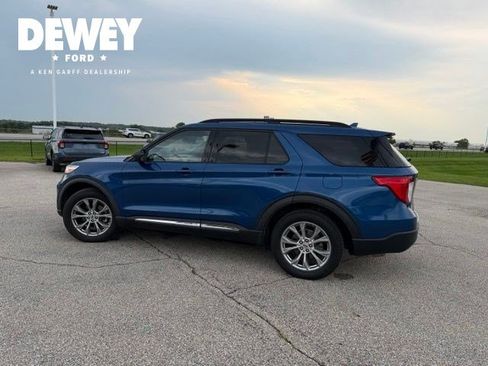 Used 2020 Ford Explorer XLT w/ Equipment Group 202A AWD/4WD image 9