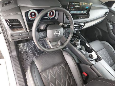 Certified 2025 Nissan Rogue Platinum image 11