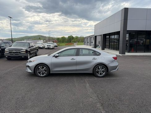 Used 2022 Kia Forte LXS w/ LXS Technology Package FWD image 6