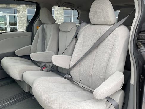 Used 2011 Toyota Sienna LE FWD image 27